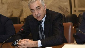 Pfizer ancora in ritardo, Governo verso l'azione legale
