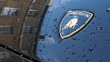 Fa esplodere Lamborghini per vendere NFT