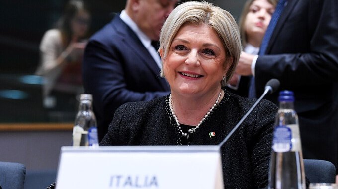 È flop per AppLI, l'assistente virtuale della ministra Calderone che promette di risollevare l'occupazione italiana