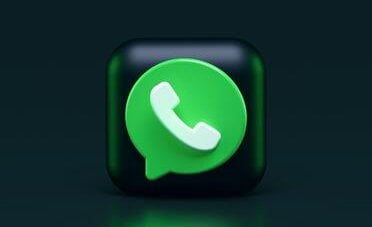 Nuova funzionalità di WhatsApp, arriva il puntino verde nell'immagine del profilo. Cosa significa
