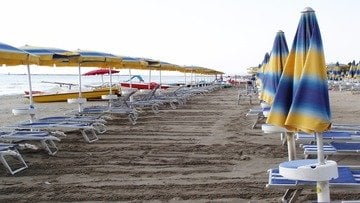 La classifica delle spiagge più economiche (e quelle più care) nel 2026