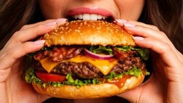 Guadagni €86.000 per mangiare hamburger, un famoso fast-food sta assumendo