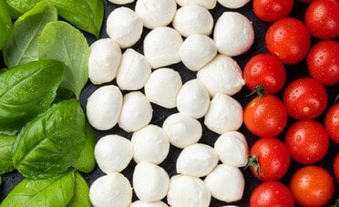 La mozzarella italiana rischia di vivere una delle crisi più gravi della sua storia. Ecco cosa sta succedendo
