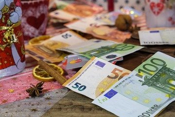 Tredicesima detassata già nel 2023 e taglio dell'Irpef nel 2024, come cambia lo stipendio