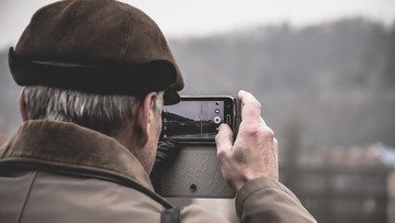 Smartphone per anziani: la classifica dei migliori modelli