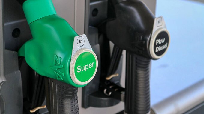 Nuova proroga al taglio accise sui carburanti, quanto costerà benzina e diesel?