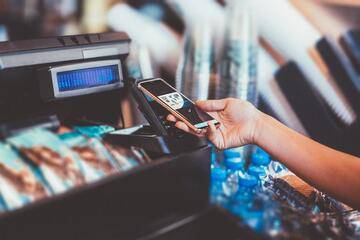 Huawei, al via i pagamenti NFC su HMS con Stocard: quali sono i vantaggi