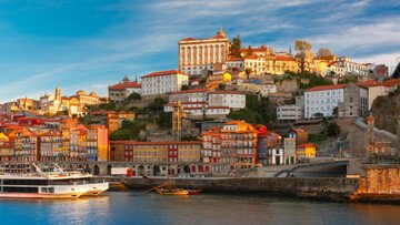 In Portogallo i lavoratori italiani non pagano le tasse. Stipendio medio da €2.000 netti