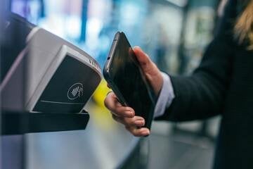 Sono più sicuri i pagamenti con carta di credito o smartphone?