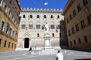 Azioni MPS in ritirata a Piazza Affari dopo revoca deleghe a Lovaglio. Cosa significa