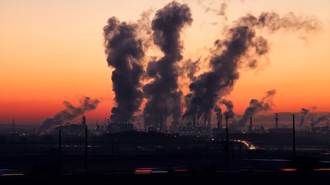 Il diritto di inquinare delle aziende: cosa dice il nuovo rapporto del Wwf