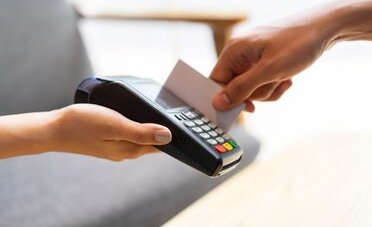 Paghi al bancomat? Fai sempre questa cosa prima di usare la carta sul POS o rischi di perdere soldi