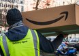 Amazon sconfitta dai sindacati. Dovrà pagare ai dipendenti tutti i giorni festivi lavorati