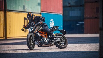 KTM presenta la nuova gamma stradale 2023