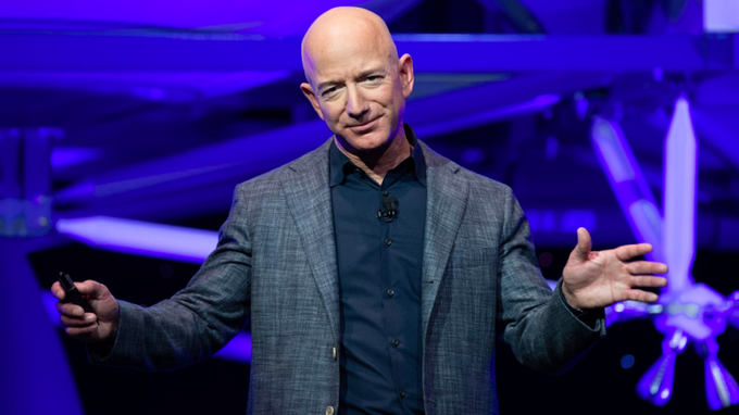 Jeff Bezos spende i suoi miliardi in cose molto strane 