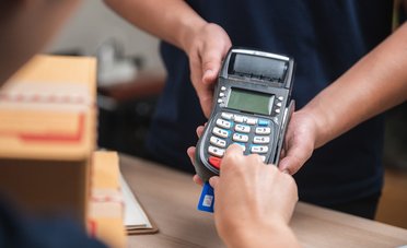 Collegamento tra cassa e POS, oggi scatta l'obbligo