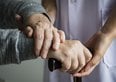 Si possono assumere figli o parenti come badanti?