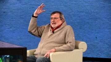 Eredità Guccini, cosa dice il testamento? Alla moglie Raffaella le case, alla figlia Teresa metà dei diritti d'autore