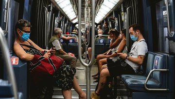 Perché il green pass non è obbligatorio sui mezzi pubblici locali?
