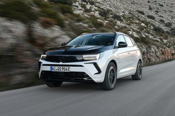 Opel Grandland Gse: primo contatto con il SUV ibrido plug-in da 300 CV