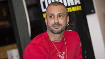 Coronavirus, Fabrizio Corona se ne infischia e si allena a casa col personal trainer