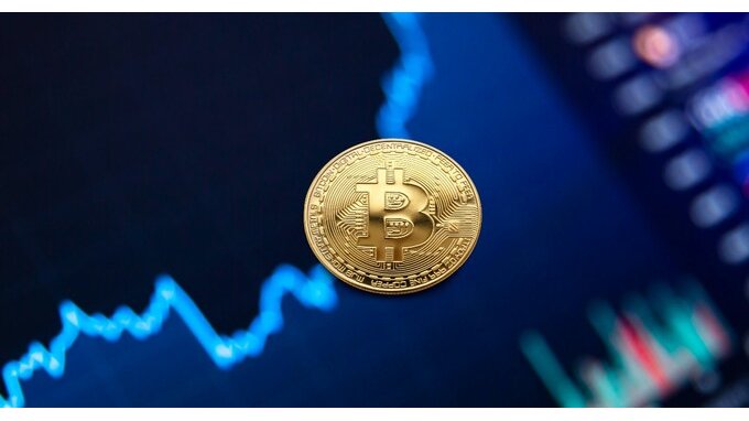 Cosa c'è (davvero) dietro il calo dell'oro e il rally del Bitcoin