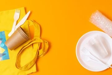 Piatti e bicchieri tossici per bambini: cos'è la melamina e perché c'è allarme