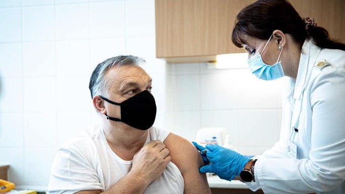 Orbán si è vaccinato con il siero cinese Sinopharm: l'Ungheria va per conto proprio