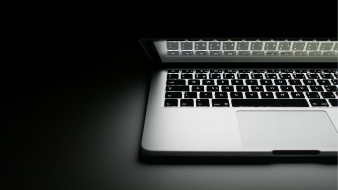 Il prezzo di questo MacBook di Apple è al minimo storico. Un'offerta Black Friday imperdibile