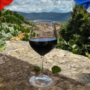 Italia vs Francia. Chi vince davvero nel mondo del vino? Il confronto definitivo