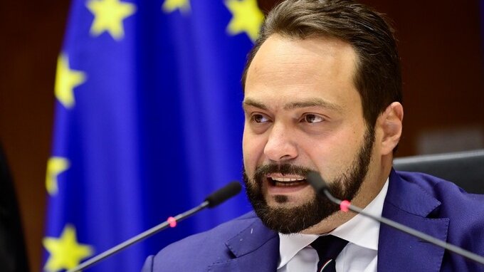 Superbonus, l'intervista a Castaldo (M5s): “Critiche di Draghi fuori luogo, ora bisogna rinviare le scadenze”