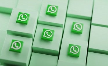 Messaggi vocali su WhatsApp, è legale condividerli con altre persone?