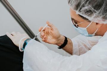 Liste di riserva vaccino Covid: chi può accedere e come prenotare?