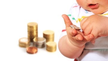 Pensioni, in arrivo il fondo per i nuovi nati. Ma chi paga?