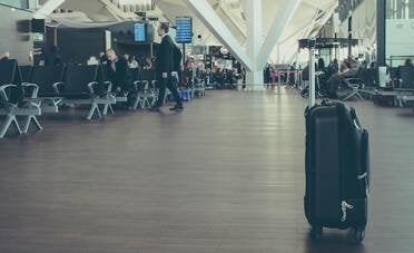 Notte in aeroporto, ecco cosa succede quando si fermano i voli 