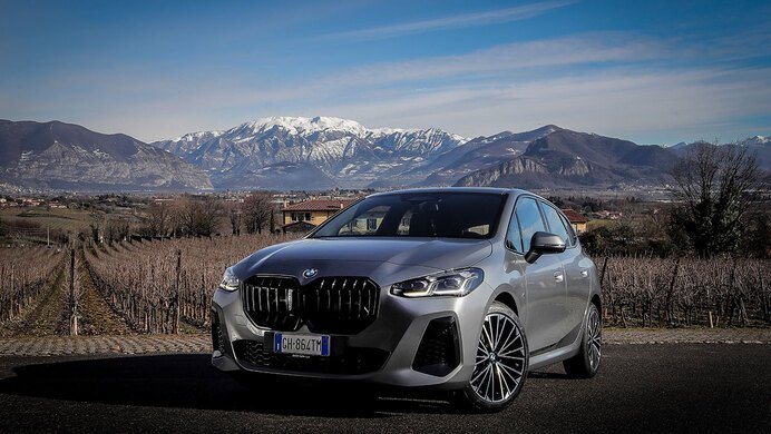 Nuova BMW Serie 2 Active Tourer: motorizzazioni ibride plug-in e trazione integrale intelligente 