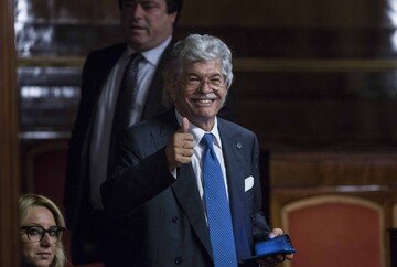 Che fine ha fatto Antonio Razzi? Biografia, guadagni e cosa fa oggi l'ex senatore
