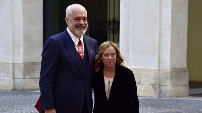 Meloni compra una villetta in Albania? Cosa ci sarebbe dietro questo investimento