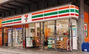 Addio al re dei 7-eleven giapponesi. Ha trasformato i “konbini” in un simbolo del Paese 