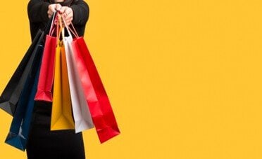 Cos'è la fast fashion e quali sono i marchi della moda insostenibile