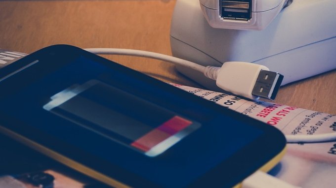 Questo nuovo telefono ha una batteria che dura fino a sei mesi senza ricarica