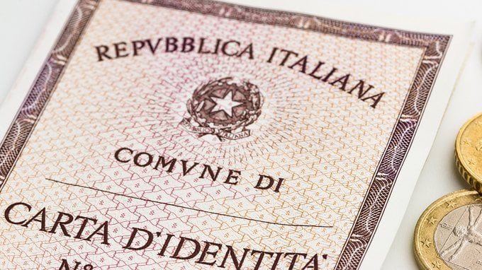 A che età si deve fare la carta d'identità? 