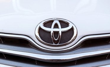 Toyota ha appena realizzato l'invenzione del secolo: i serbatoi intercambiabili