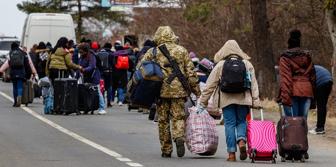 Rifugiati ucraini, cosa prevede il piano europeo: 1.000 euro e altre agevolazioni