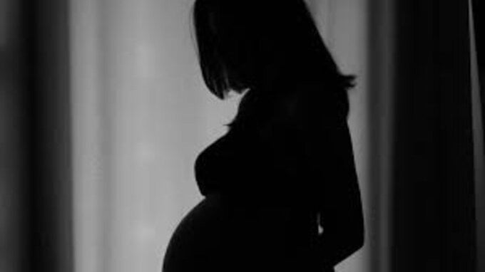 Maternità surrogata, cos'è, come funziona e dove è ancora legale