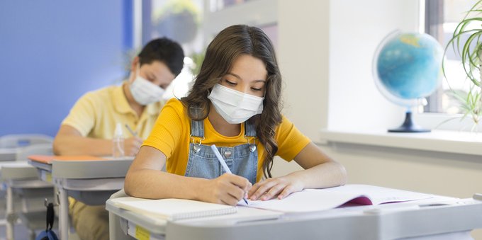 Stop mascherina in classe, ma non per tutti: cosa cambia dal 1° maggio