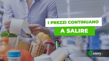 Inflazione, nuovo record e stangata da 2500 euro a famiglia: la metà degli italiani raziona la spesa al supermercato