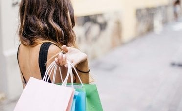 Come segnalare un negozio che imbroglia sui saldi?