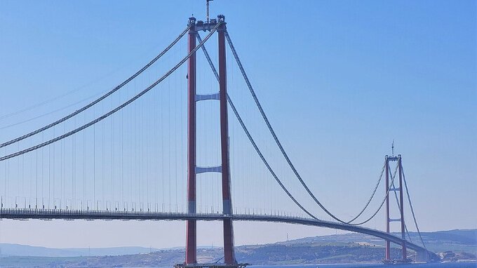 Il ponte sospeso più lungo del mondo collega l'Europa all'Asia. Tempi di percorrenza ridotti del 93%