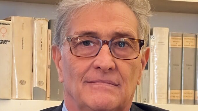Addio ai tamponi rapidi? Perché con Omicron diventano inutili: l'intervista a Guido Rasi